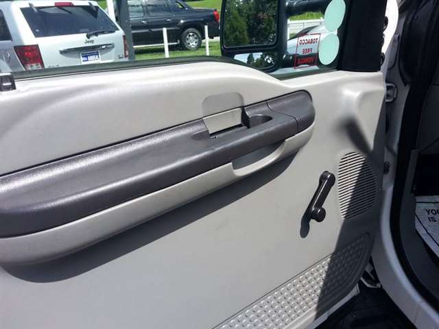 2006 Ford F-250 Super Duty XL 2dr Regular Cab 4WD LB